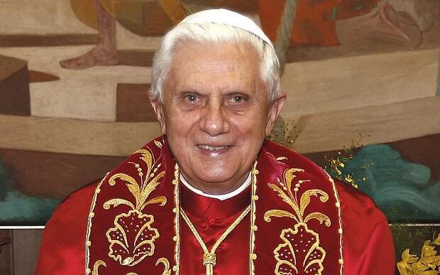Galerie: Téměř 90letý Benedikt XVI. pomalu umírá - Galerie - Echo24.cz