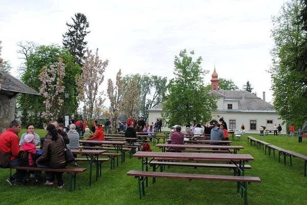 Vzpomínka na oblíbené Hřebíkování na zámku Skalička v Zábřehu