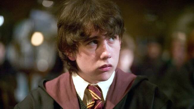 Neville z Harryho Pottera zmužněl. Matthew Lewis si nechal narůst vousy a je samý sval
