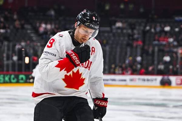 What Nathan MacKinnon can learn from Sidney Crosby, Marc-Andre Fleury in Sweden