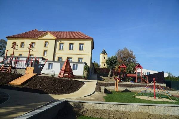 MŠ Preislerovo náměstí, Králův Dvůr - Stavební společnost VISTORIA CZ a.s.