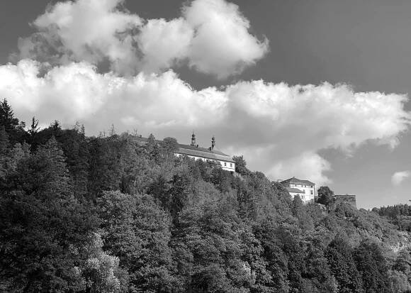 UNSERE GESCHICHTE — Tauhaus