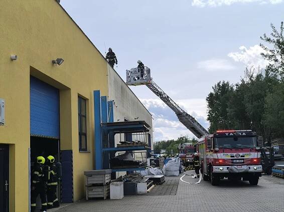 Na střeše firmy v Hradci Králové vzplála fotovoltaika