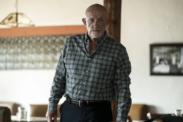 Volejte Saulovi - Náraz - Z filmu - Jonathan Banks