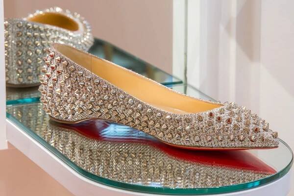 CHRISTIAN LOUBOUTIN OTEVŘEL SVŮJ PRVNÍ BUTIK V PRAZE – DailyStyle.cz