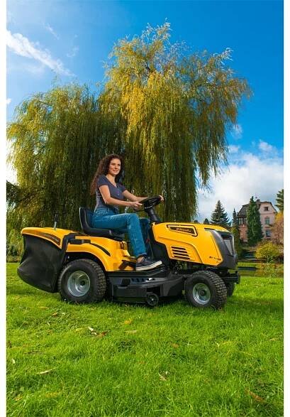 Riwall Pro Benzínový travní traktor RLT 102 HRD TWIN se zadním výhozem