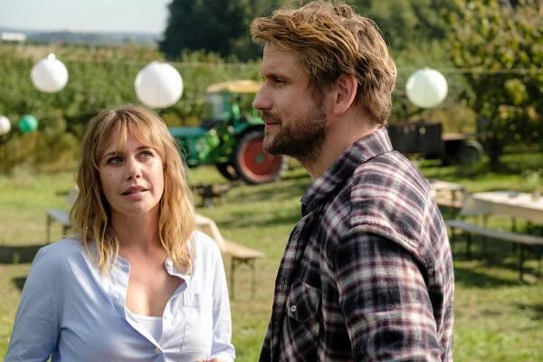 Neuer Wind im Alten Land - Beke wirbelt auf - Z filmu - Felicitas Woll, Steve Windolf