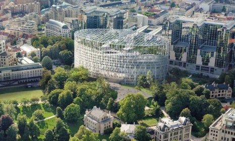 Evropský parlament přestaví bruselskou budovu Spaak a vytvoří na střeše zelenou agoru – DesignMag.cz