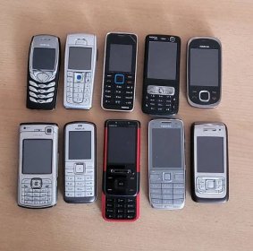 Mobilní telefony Nokia - sada 10 ks!
