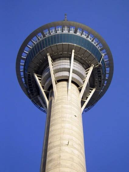 File:Macau Tower edit1.JPG - Wikimedia Commons