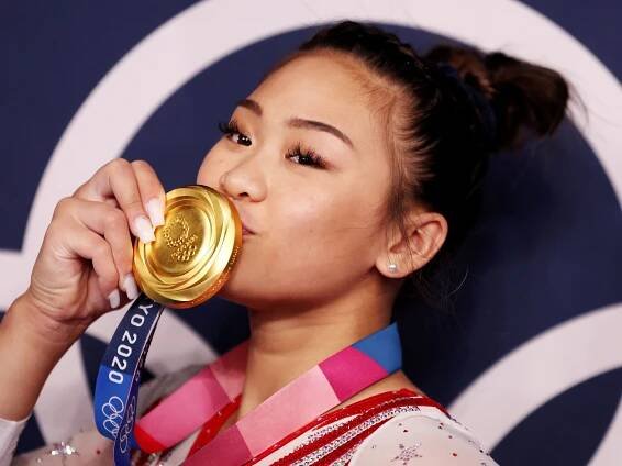 Suni Lee Won the Gymnastics All-Around Gold Medal With Acrylics, and Twitter Is Amazed