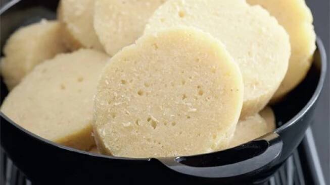 Hrnkový knedlík z kukuřičné mouky | Apetit Online