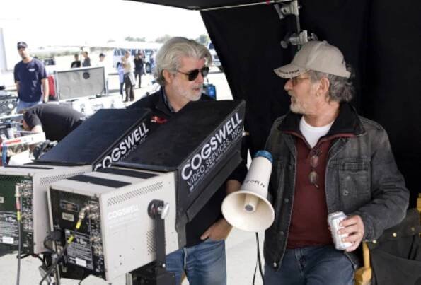 George Lucas and Steven Spielberg in Indiana Jones a Království křišťálové lebky (2008)
