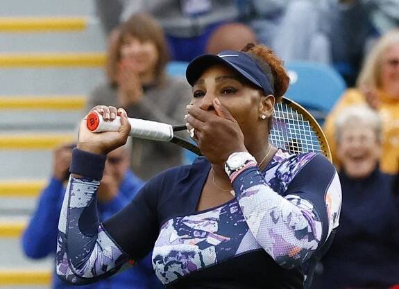 Serena Williamsová vyhrála po roční pauze deblový zápas proti Bouzkové a Sorribesové