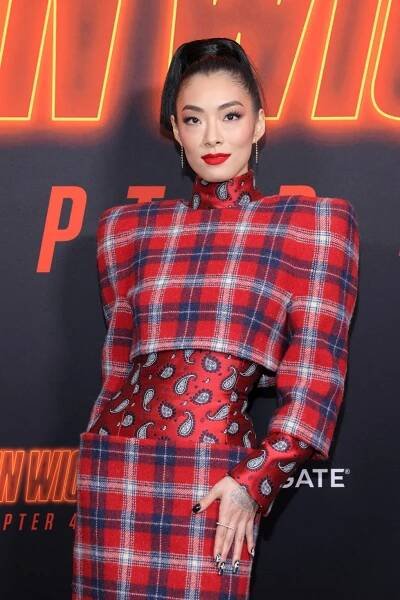 Sexy herečka na premiéře nového Johna Wicka: Když to máš, tak to ukaž!