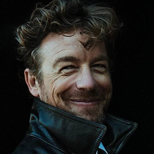 Simon Baker is breaking free