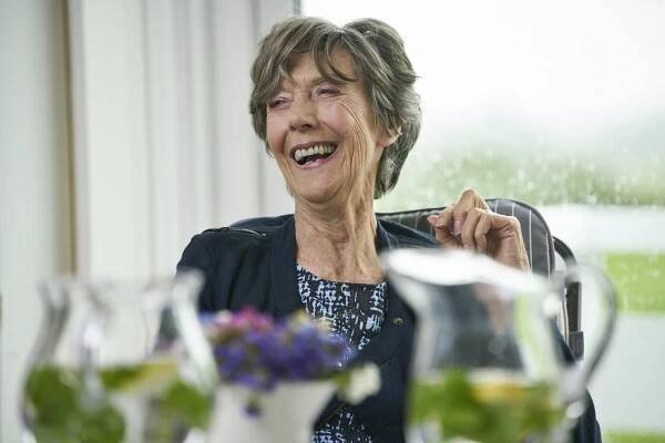 Nothing Like a Dame - Z filmu - Eileen Atkins