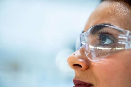 Pracovní dioptrické brýle řeší ochranu a korekci zraku současně