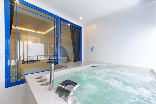 Deluxe Jacuzzi