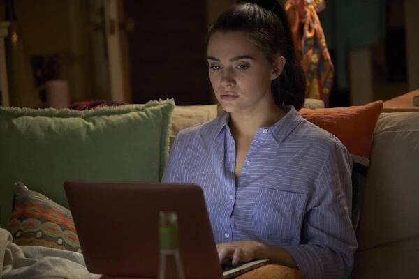 Troufalky - Rose Colored Glasses - Z filmu - Katie Stevens