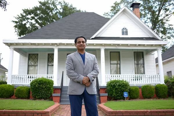 Icons - Z filmu - Sanjeev Bhaskar