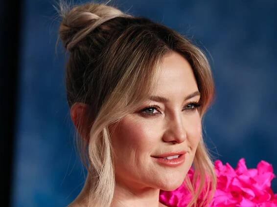 In a Sea of Long Nude Manicures, Kate Hudson’s Itty Bitty Periwinkle Nails Stand Out — See Photos