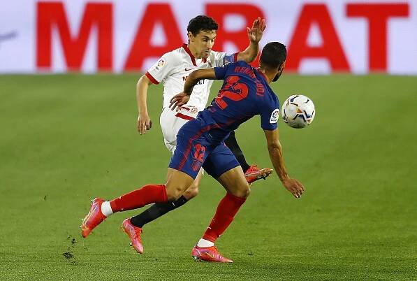 Atlético prohrálo v Seville, Valencia si stěžuje na rasistické urážky