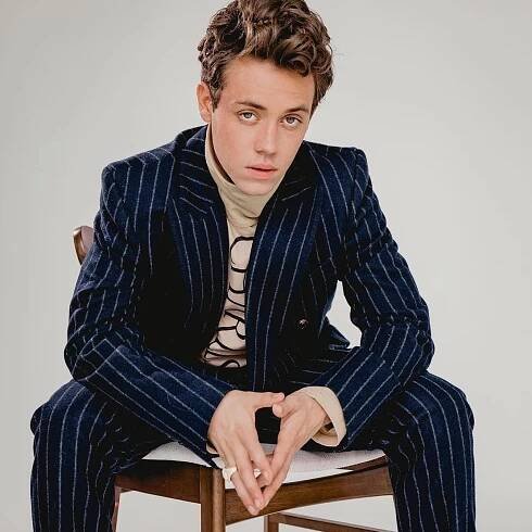 Ethan Cutkosky: Biography w/ Age, Height, Girlfriend & Family