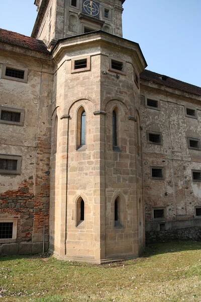 Soubor:Kaple Plasy, 32 kaple exteriér.jpg – Wikipedie