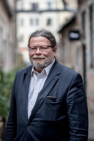 Norma Euro 7 ohrožuje cenu aut i výrobu v Evropě, varuje Alexandr Vondra
