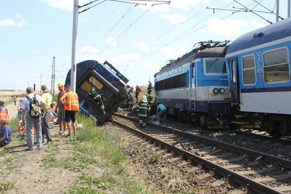 16 zraněných při srážce dvou vlaků: Železničáři dostali místo 8 let podmínku