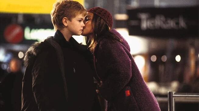 Láska nebeská: Co dnes dělá zamilovaný dětský pár z kultovního vánočního filmu? Sam se zasnoubil, Joanna stále zpívá