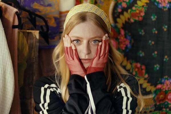 ‘Idiotka’ Review: Anna Baryshnikov Sews Chaos in Spry Fashion Comedy
