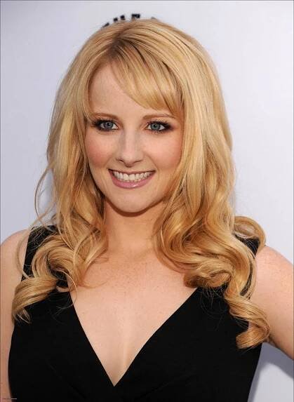 Bernadette (Melissa Rauch) sexy en noir