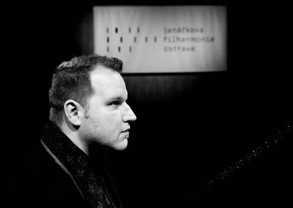 Lukáš Vondráček zahraje nejoblíbenější Rachmaninovův koncert. JFO jej odvysílá živě online