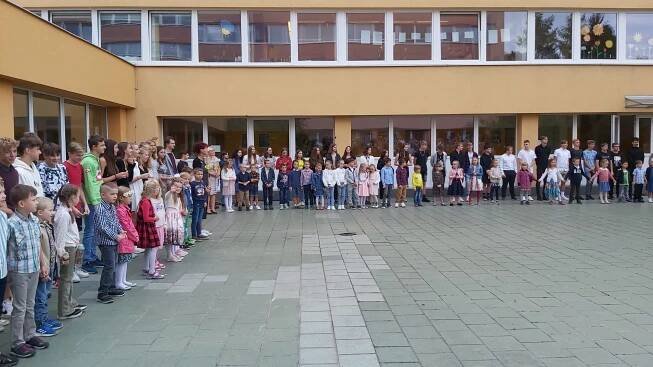Slavnostní vítání žáčků 1. tříd - ZŠ ŽernoseckáZŠ Žernosecká