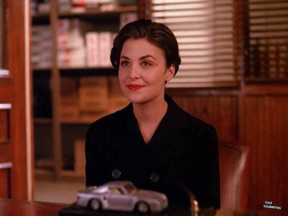 Sherilyn Fenn in Twin Peaks (1990)