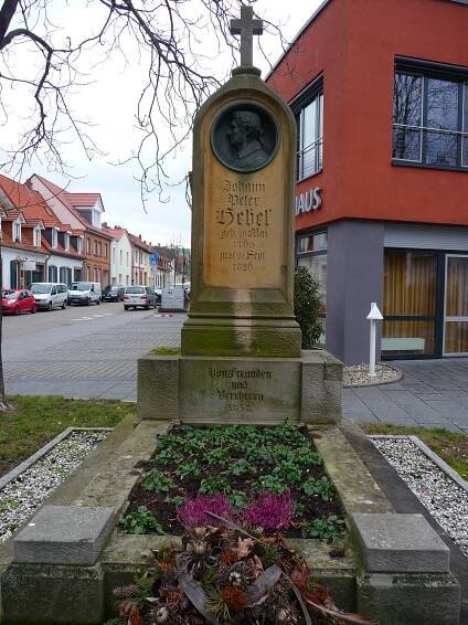 Soubor:Grabstein Johann Peter Hebel.JPG – Wikipedie