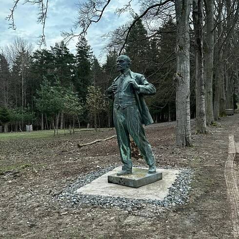 Lenin už ve Varech zase nestojí. Od načasování na...