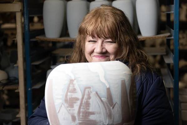 Anita Harris Art Pottery Portrait with Finished Vase © Paul Worpole Photography