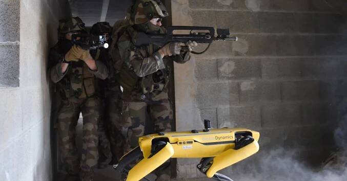 Robotický pes Spot od Boston Dynamics se zúčastnil bojového výcviku u francouzské armády