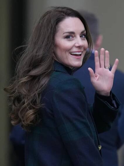 Cože? Jaké memoáry? Kate a William poprvé od Harryho útoků na veřejnosti. Byli dokonale sladěni a samý úsměv