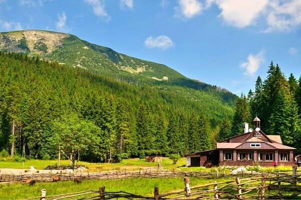 Karkonosze czeskie  - widok na szlaku od  strony Pec pod Sněžkou - dolina  Obří dů