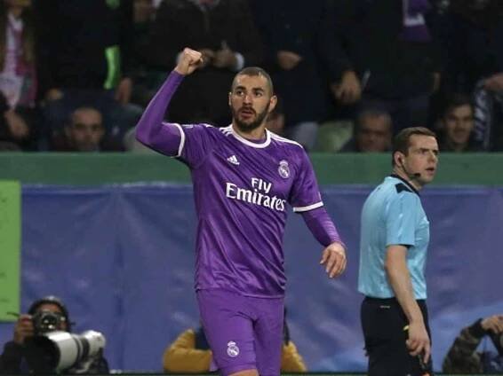 Karim Benzema z Realu Madrid se raduje z gólu proti Sportingu Lisabon.