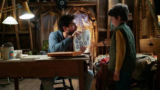 Cesta ven - Strangers in a Strange Land - Z filmu - David Alpay, Simon Webster