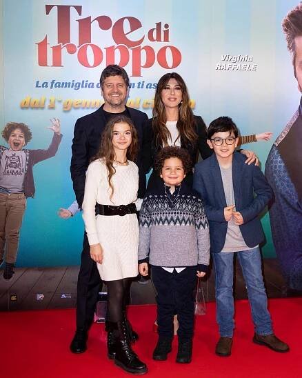  - Fabio De Luigi, Virginia Raffaele - Tre di troppo - Z akcí