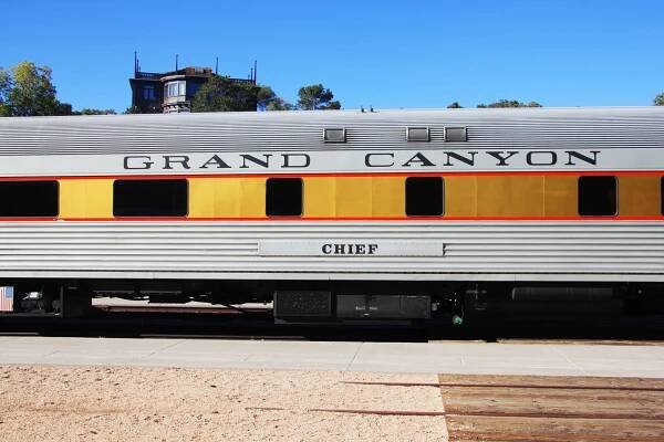 Train Holidays (16.06.17) – JONO VERNON-POWELL