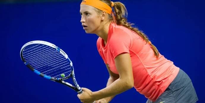 Možná má nůž, vyděsil divák Putincevovou. Ta pak prohrála v 1. kole Wimbledonu 0:6, 0:6