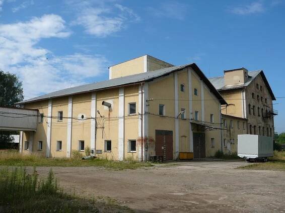 Velký areál cukrovaru a škrobárny, z velké části nefunkční - GENERA