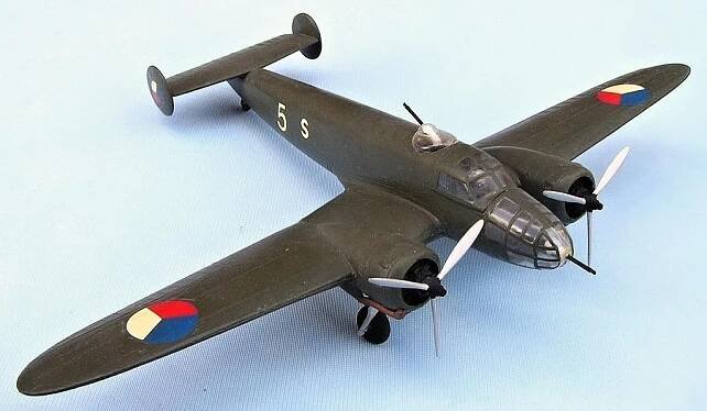 AERO A.300, Československé le,měřítko 1/72,Postavený plastikový model